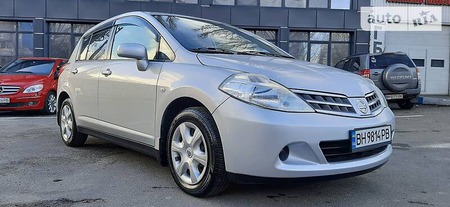 Nissan Tiida 2010  выпуска Одесса с двигателем 1.5 л бензин хэтчбек автомат за 7800 долл. 