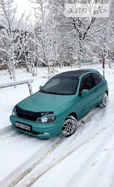 Daewoo Lanos 1998  випуску Чернівці з двигуном 1.5 л бензин хэтчбек механіка за 3700 долл. 