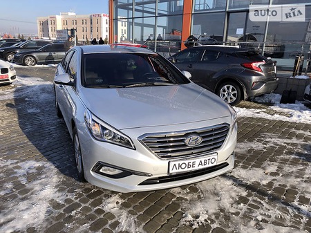 Hyundai Sonata 2015  выпуска Львов с двигателем 2 л газ седан автомат за 14000 долл. 