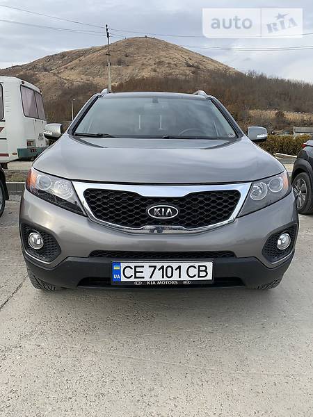 KIA Sorento 2010  випуску Чернівці з двигуном 2.2 л дизель позашляховик автомат за 13700 долл. 