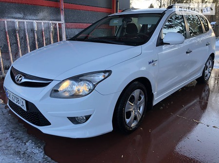 Hyundai i30 2011  випуску Рівне з двигуном 1.6 л дизель універсал механіка за 6900 долл. 