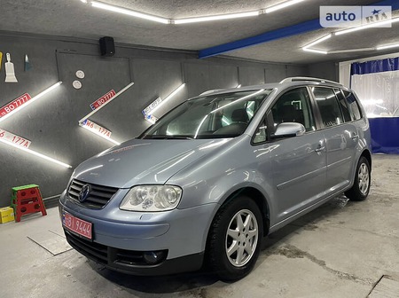 Volkswagen Touran 2006  випуску Тернопіль з двигуном 1.4 л бензин мінівен механіка за 5750 долл. 