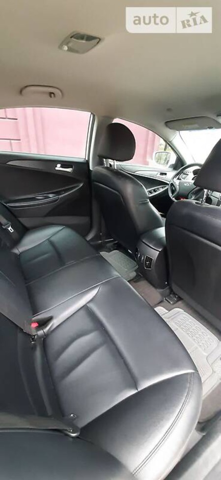 Hyundai Sonata 2013  випуску Запоріжжя з двигуном 2 л газ седан автомат за 9000 долл. 