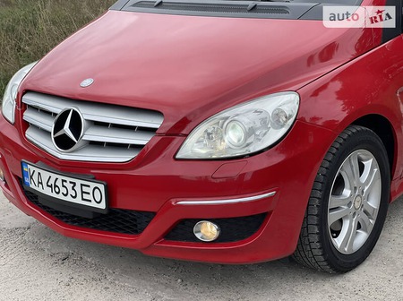 Mercedes-Benz B 180 2010  випуску Дніпро з двигуном 1.7 л бензин хэтчбек автомат за 9149 долл. 