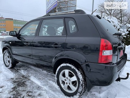 Hyundai Tucson 2006  випуску Луцьк з двигуном 0 л бензин позашляховик механіка за 7650 долл. 