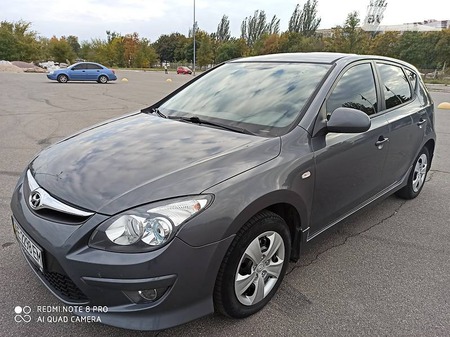 Hyundai i30 2011  випуску Дніпро з двигуном 1.4 л  хэтчбек механіка за 5999 долл. 