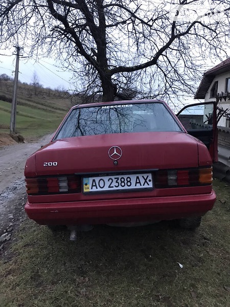 Mercedes-Benz 190 1983  выпуска Ужгород с двигателем 2.2 л дизель седан механика за 1600 долл. 