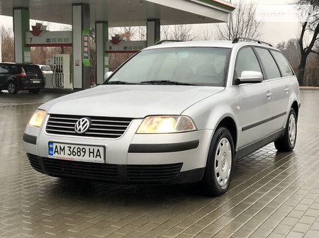 Volkswagen Passat 2001  выпуска Житомир с двигателем 1.6 л бензин универсал механика за 5300 долл. 