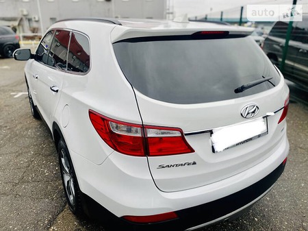 Hyundai Santa Fe 2015  выпуска Киев с двигателем 3.3 л бензин внедорожник автомат за 18777 долл. 