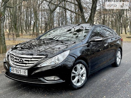 Hyundai Sonata 2011  випуску Вінниця з двигуном 2 л бензин седан автомат за 12800 долл. 