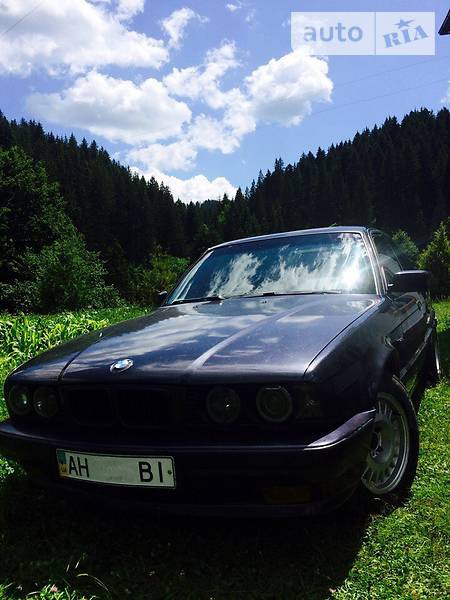 BMW 520 1991  випуску Івано-Франківськ з двигуном 2 л бензин седан механіка за 3500 долл. 