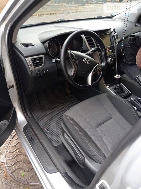 Hyundai i30 2013  випуску Ужгород з двигуном 1.6 л дизель універсал механіка за 10600 долл. 
