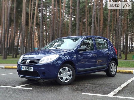 Dacia Sandero 2009  випуску Київ з двигуном 1.4 л бензин хэтчбек  за 4500 долл. 