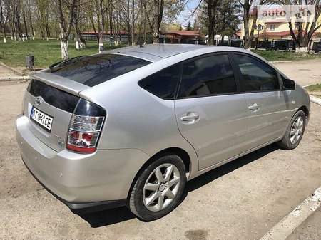 Toyota Prius 2004  випуску Івано-Франківськ з двигуном 1.5 л гібрид ліфтбек автомат за 6800 долл. 