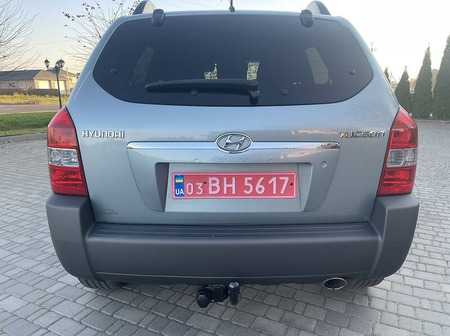 Hyundai Tucson 2006  випуску Луцьк з двигуном 2 л бензин універсал механіка за 8500 долл. 