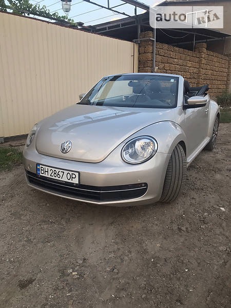 Volkswagen Beetle 2013  випуску Одеса з двигуном 2.5 л бензин кабріолет автомат за 13500 долл. 