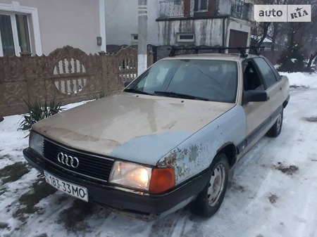 Audi 100 1988  випуску Чернівці з двигуном 1.8 л бензин седан механіка за 1350 долл. 