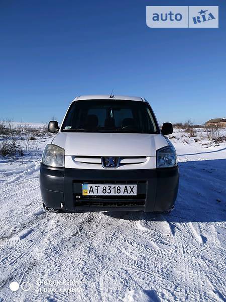 Peugeot Partner 2003  випуску Івано-Франківськ з двигуном 1.4 л бензин пікап механіка за 3200 долл. 