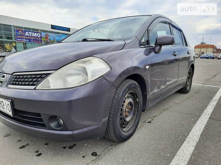 Nissan Tiida 2008  випуску Харків з двигуном 1.6 л  седан автомат за 4500 долл. 