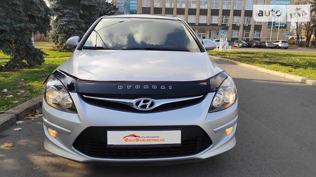 Hyundai i30 2011  випуску Миколаїв з двигуном 1.4 л бензин хэтчбек механіка за 6999 долл. 