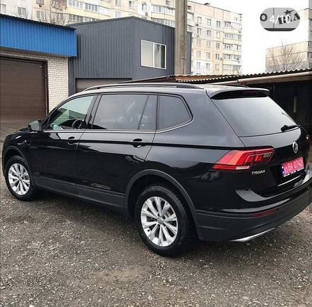 Volkswagen Tiguan 2019  выпуска Харьков с двигателем 2 л бензин внедорожник автомат за 21000 долл. 