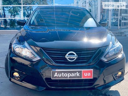 Nissan Altima 2018  випуску Харків з двигуном 2.5 л бензин седан автомат за 14190 долл. 