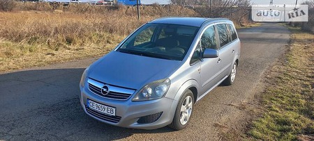 Opel Zafira Tourer 2010  випуску Чернівці з двигуном 1.9 л дизель мінівен механіка за 8050 долл. 