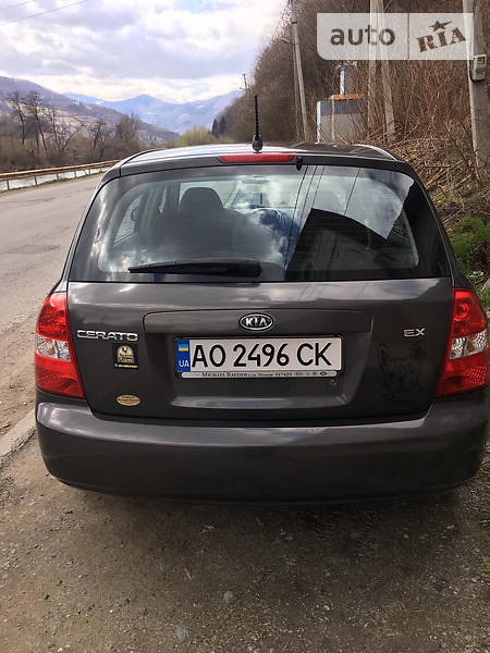 KIA Cerato 2005  випуску Ужгород з двигуном 1.6 л бензин хэтчбек механіка за 4800 долл. 