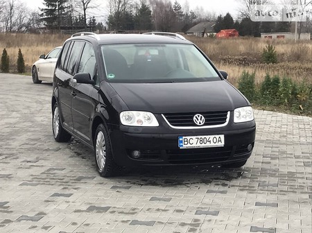 Volkswagen Touran 2003  випуску Львів з двигуном 1.6 л бензин хэтчбек механіка за 6850 долл. 
