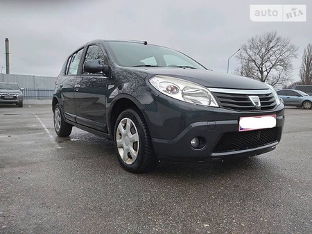 Dacia Sandero 2008  випуску Суми з двигуном 1.6 л бензин хэтчбек механіка за 6300 долл. 