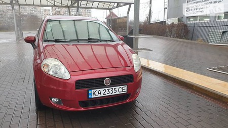 Fiat Grande Punto 2010  выпуска Киев с двигателем 1.4 л  хэтчбек автомат за 5300 долл. 