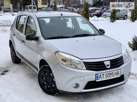 Dacia Sandero 2008  випуску Івано-Франківськ з двигуном 1.4 л бензин хэтчбек механіка за 4290 долл. 