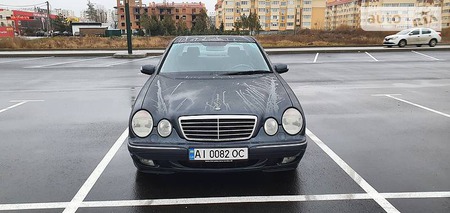 Mercedes-Benz E 320 2001  выпуска Киев с двигателем 3.2 л дизель седан автомат за 8900 долл. 