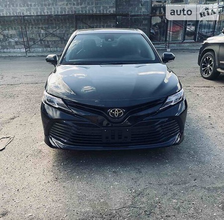 Toyota Camry 2020  випуску Луганськ з двигуном 2.5 л бензин седан автомат за 27500 долл. 