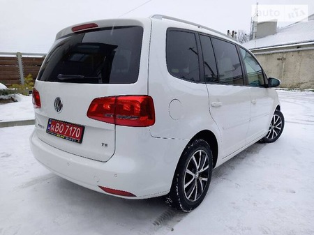 Volkswagen Touran 2011  випуску Львів з двигуном 1.4 л бензин мінівен механіка за 9400 долл. 