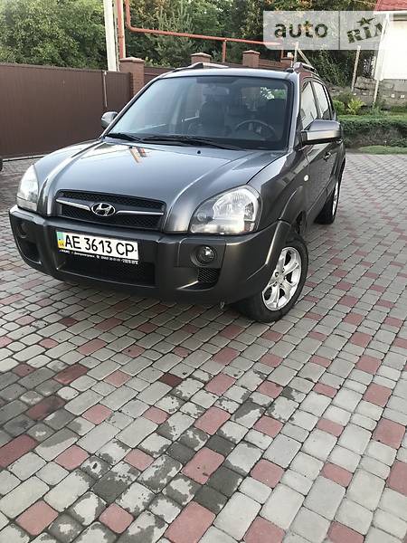 Hyundai Tucson 2008  випуску Дніпро з двигуном 2 л  позашляховик автомат за 8800 долл. 