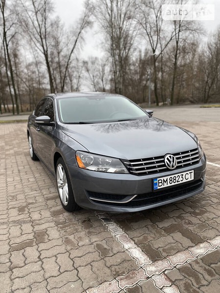 Volkswagen Passat 2014  выпуска Сумы с двигателем 2 л дизель седан автомат за 13500 долл. 