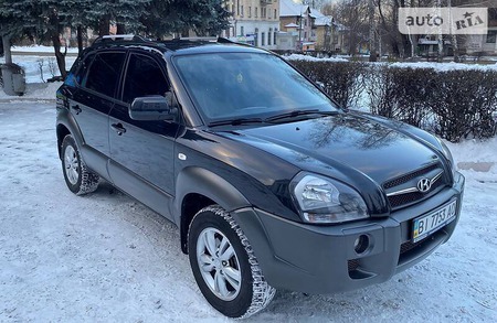 Hyundai Tucson 2011  випуску Дніпро з двигуном 2 л  позашляховик автомат за 11799 долл. 