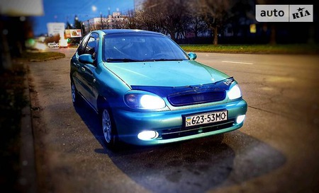 Daewoo Lanos 1998  випуску Чернівці з двигуном 1.5 л бензин хэтчбек механіка за 4100 долл. 