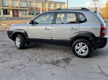 Hyundai Tucson 2007  випуску Дніпро з двигуном 2 л  позашляховик механіка за 9700 долл. 