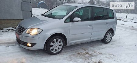 Volkswagen Touran 2007  випуску Луцьк з двигуном 2 л дизель мінівен автомат за 8200 долл. 