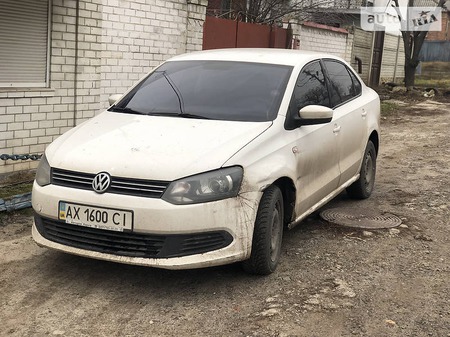 Volkswagen Polo 2013  випуску Харків з двигуном 1.6 л  седан механіка за 6000 долл. 