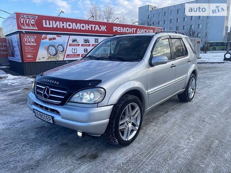 Mercedes-Benz ML 400 2002  випуску Чернігів з двигуном 4 л дизель позашляховик  за 7200 долл. 