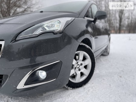 Peugeot 5008 2014  випуску Івано-Франківськ з двигуном 1.6 л дизель мінівен механіка за 11400 долл. 