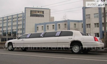 Lincoln Town Car 1999  випуску Київ з двигуном 4.6 л бензин лімузин  за 8000 долл. 