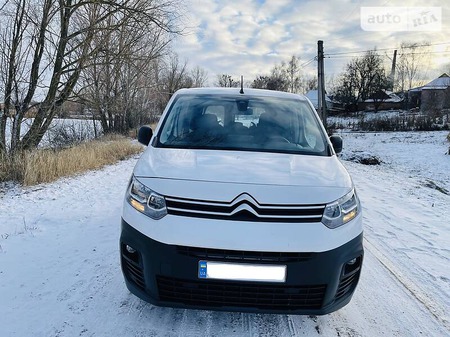 Citroen Berlingo 2019  випуску Суми з двигуном 0 л дизель мінівен механіка за 18500 долл. 