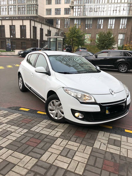 Renault Megane 2013  випуску Київ з двигуном 1.6 л бензин хэтчбек механіка за 7950 долл. 