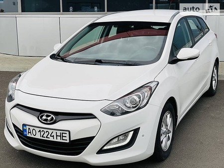 Hyundai i30 2013  випуску Ужгород з двигуном 1.6 л дизель універсал механіка за 9300 долл. 