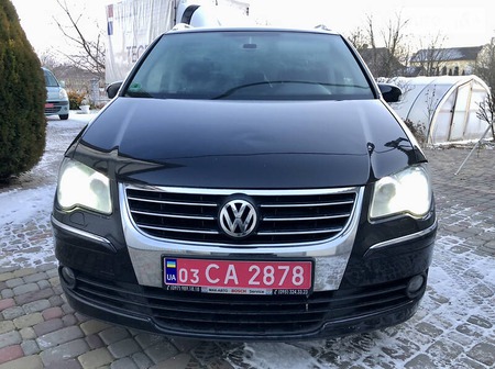 Volkswagen Touran 2007  випуску Луцьк з двигуном 1.4 л бензин мінівен автомат за 7150 долл. 