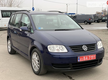 Volkswagen Touran 2004  випуску Дніпро з двигуном 1.6 л бензин універсал механіка за 5900 долл. 